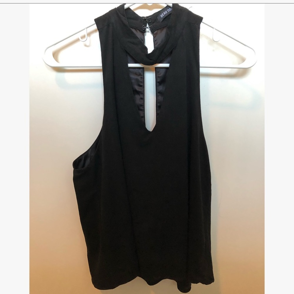 black choker tank top
